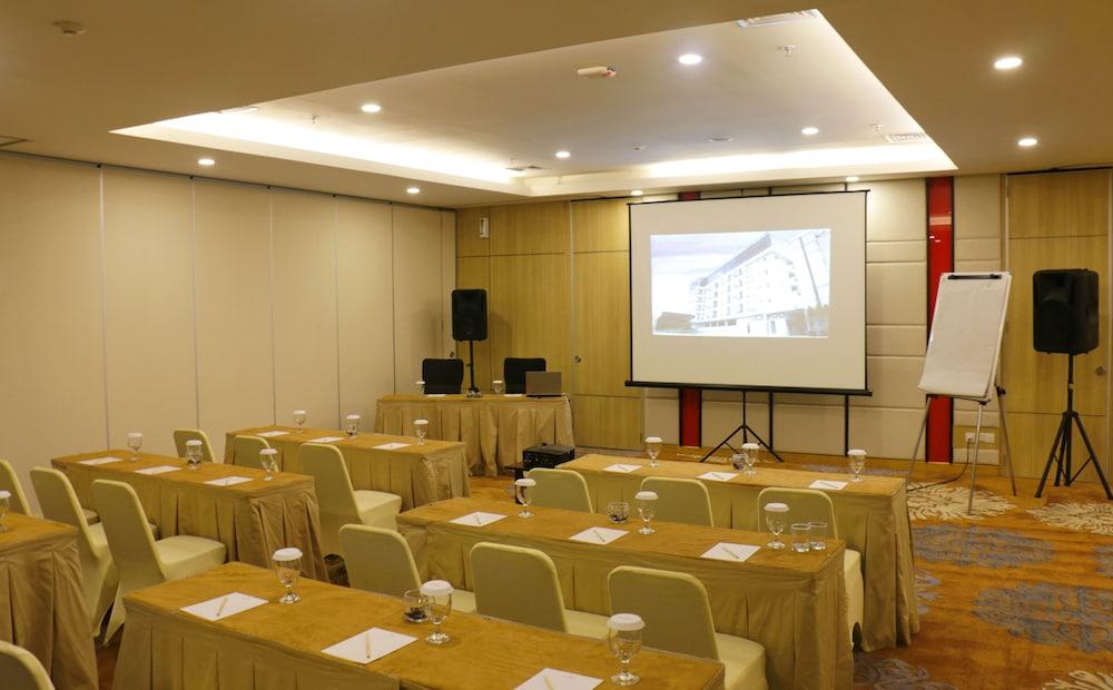 Hotel Santika Mega City Bekasi Zewnętrze zdjęcie