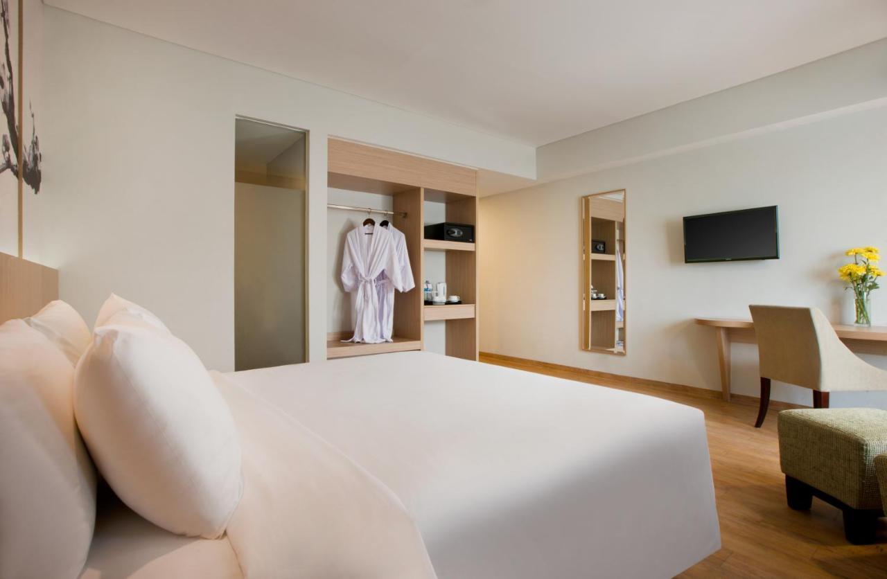 Hotel Santika Mega City Bekasi Zewnętrze zdjęcie