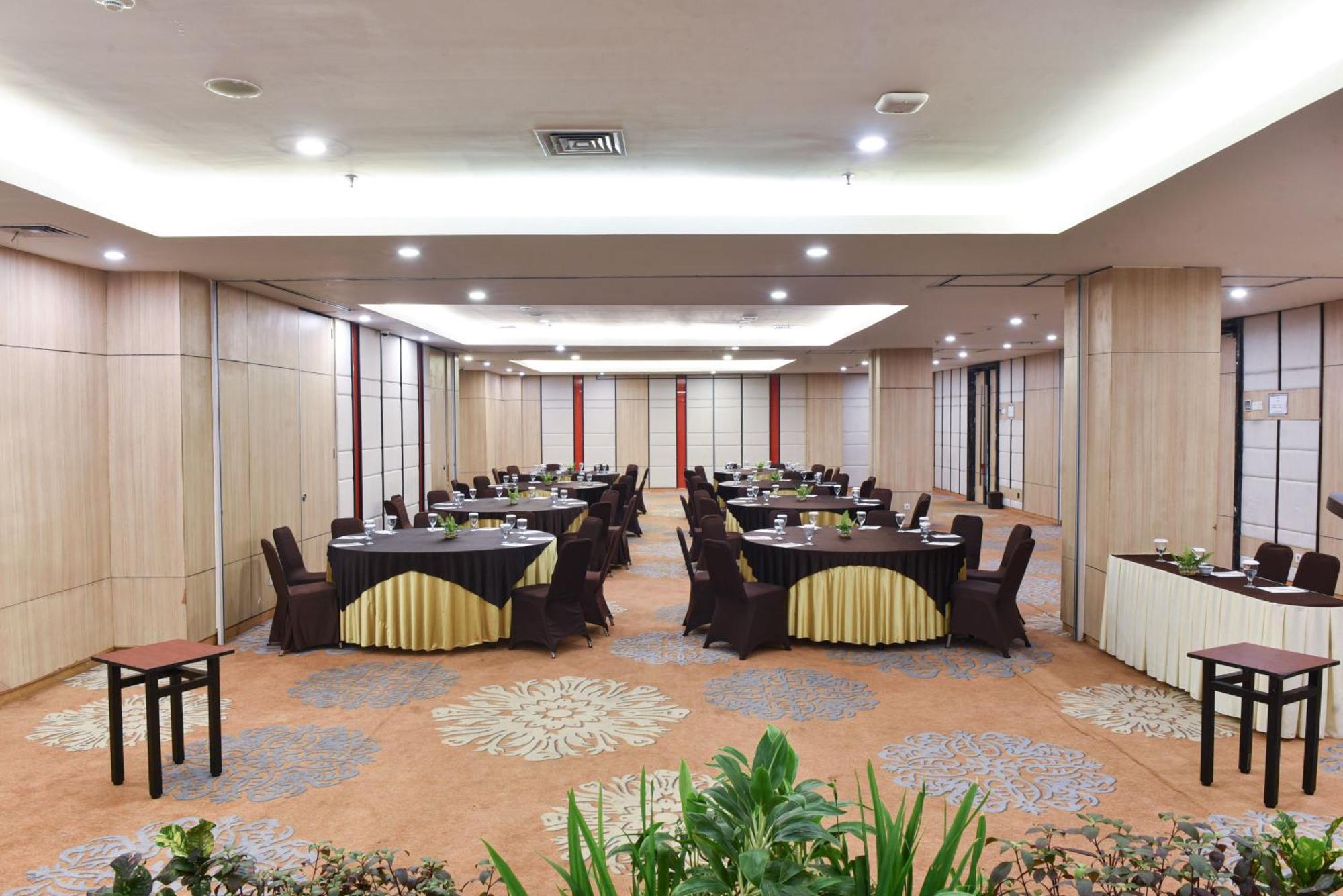 Hotel Santika Mega City Bekasi Zewnętrze zdjęcie