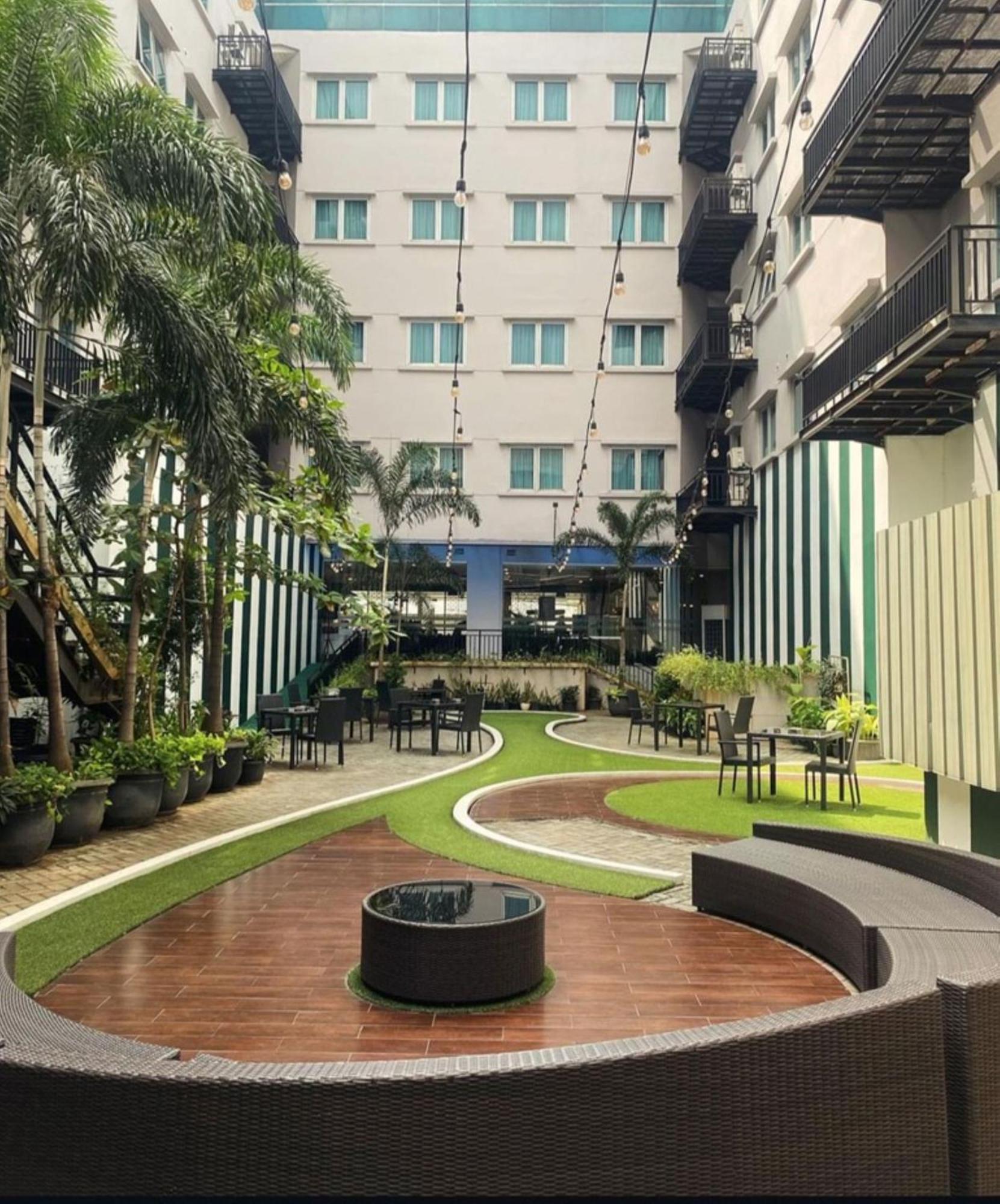 Hotel Santika Mega City Bekasi Zewnętrze zdjęcie